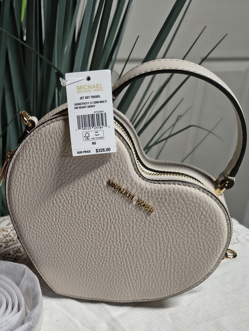 NWT Michael Kors Jet Set Small Heart Bag